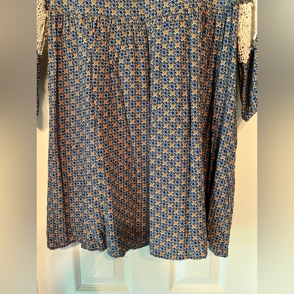 Umgee Blue and Brown/Gold Pattern Mini Dress with Lace Sleeves - Picture 3 of 9